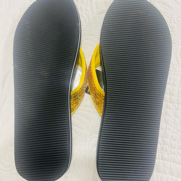 Pittsburgh Steelers Womens
Sequin Flip Flop - Picture 2 of 4